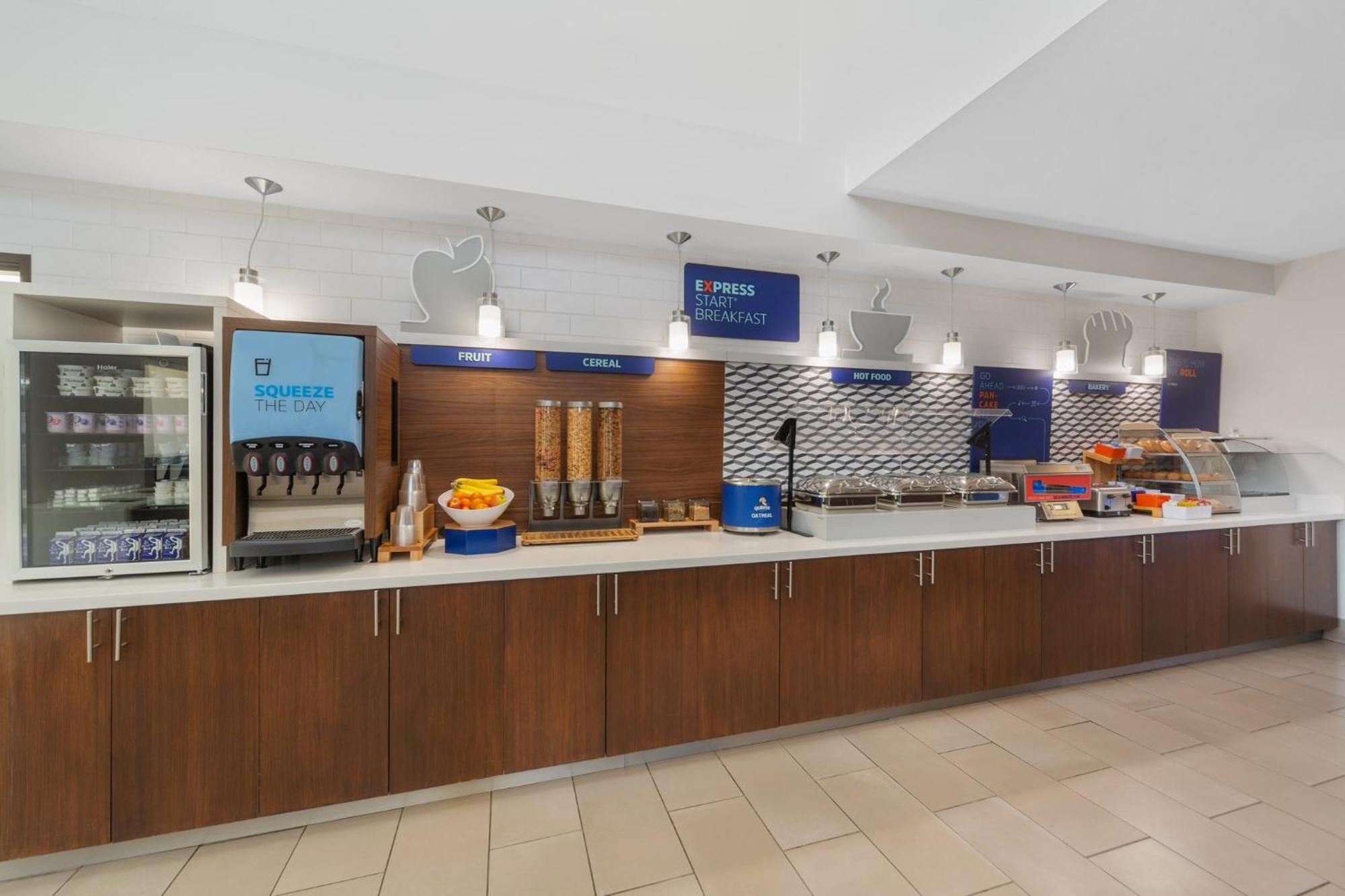 Holiday Inn Express Tomball By Ihg Exterior foto