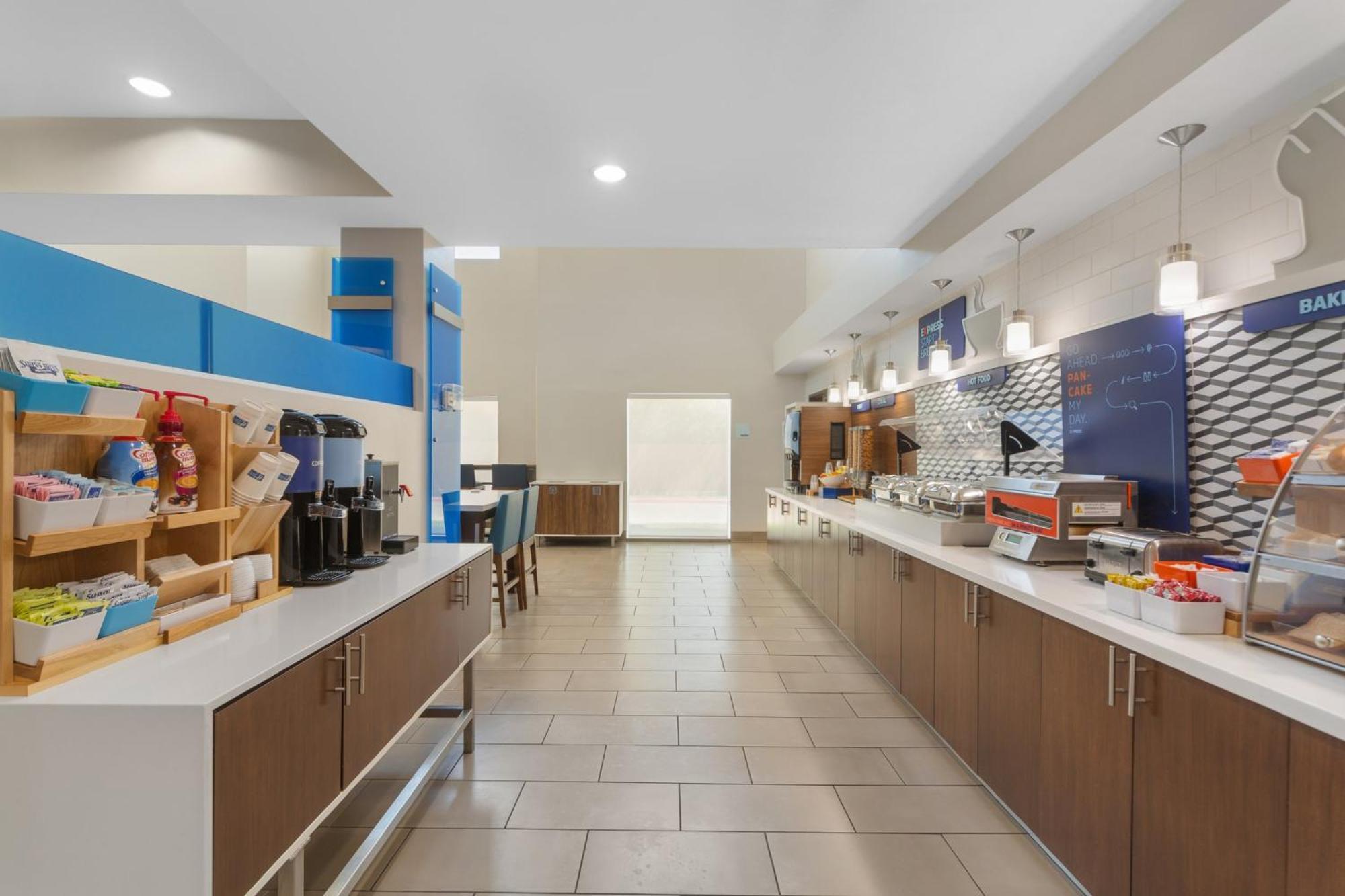 Holiday Inn Express Tomball By Ihg Exterior foto